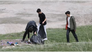 Erzurum'da vatandalar Hdrellez kapsamnda ecdat yadigar tabyay temizledi