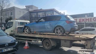 Esenyurt'ta refüje çarpan araç ters döndü