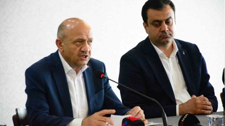 Eski AKP'li vekil: 'Siyasetin giri� kap�s� var, ��k�� kap�s� yok'