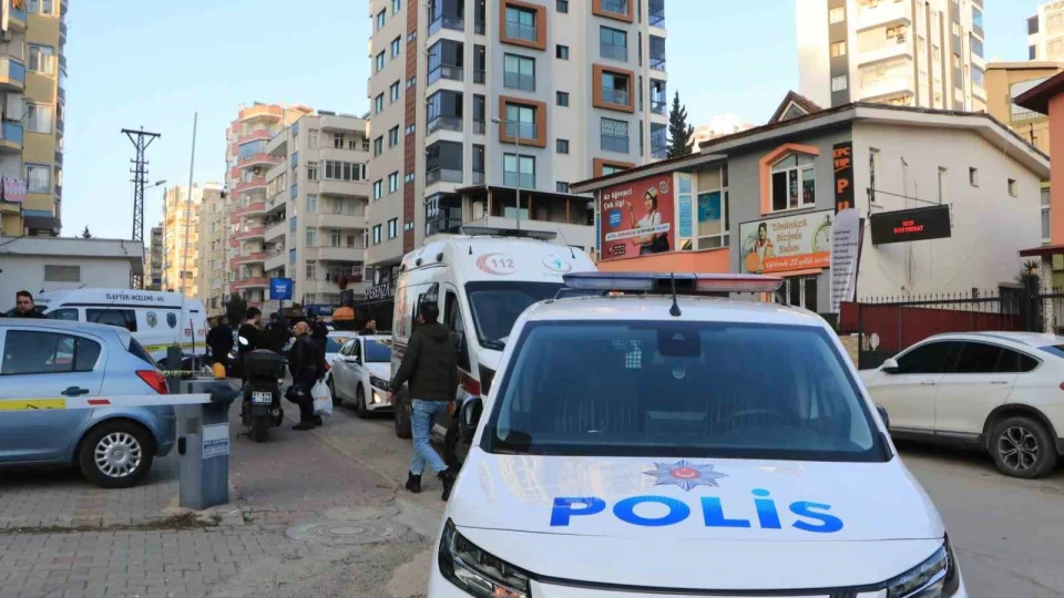 Evi teslim etmeyen müteahhidin oğlunu öldürüp yaşamına son verdi