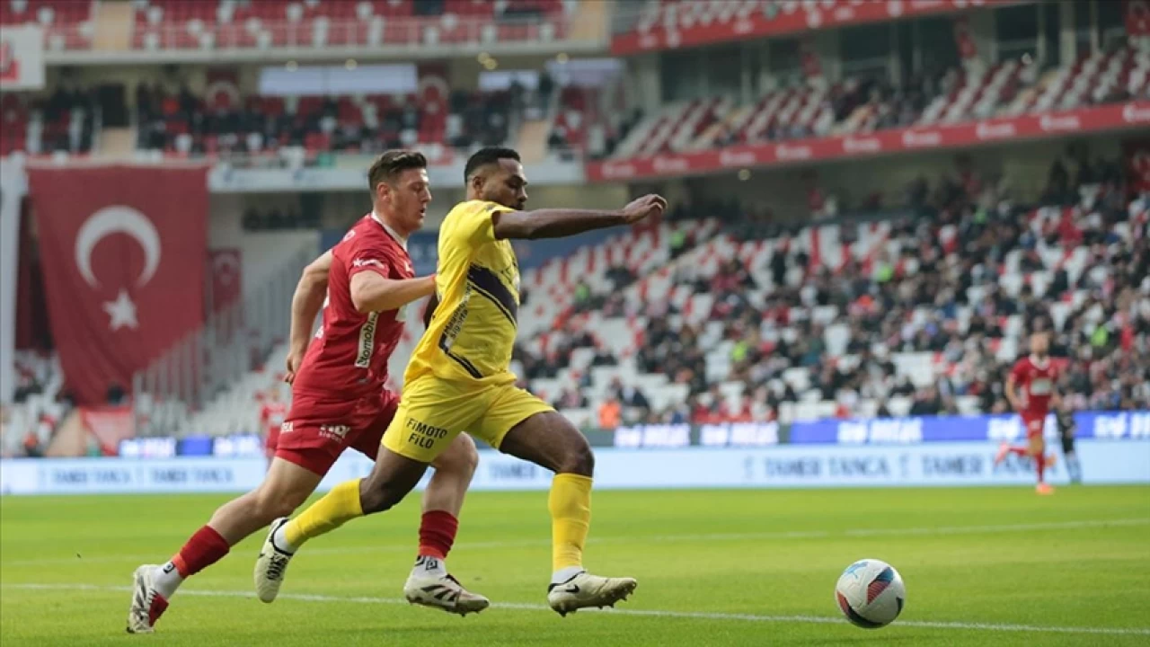 Eyüpspor Antalya'da farklı kazandı