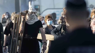 Fransa'da hkmetin 'kemer skma' politikas halk sokaa kard