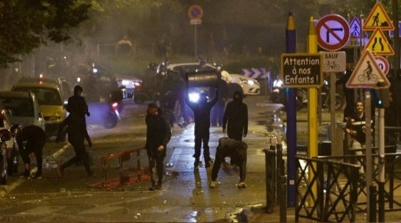 Fransa'da sokaa kma yasa getirilen kent 4'e kt