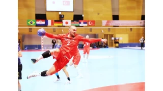 Futbol ve hentbol milli takımları, Tokyo'da yoluna kayıpsız devam ediyor