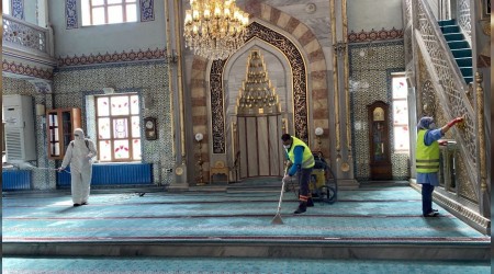 Gaziosmanpaşa'da camiler teravih namazına hazırlanıyor