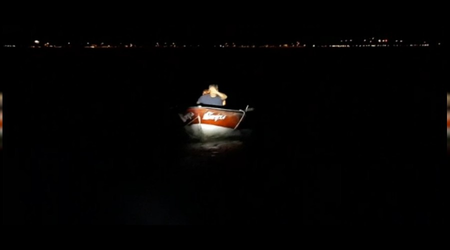 Gölün ortasında mahsur kaldılar
