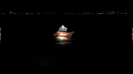 Gölün ortasında mahsur kaldılar