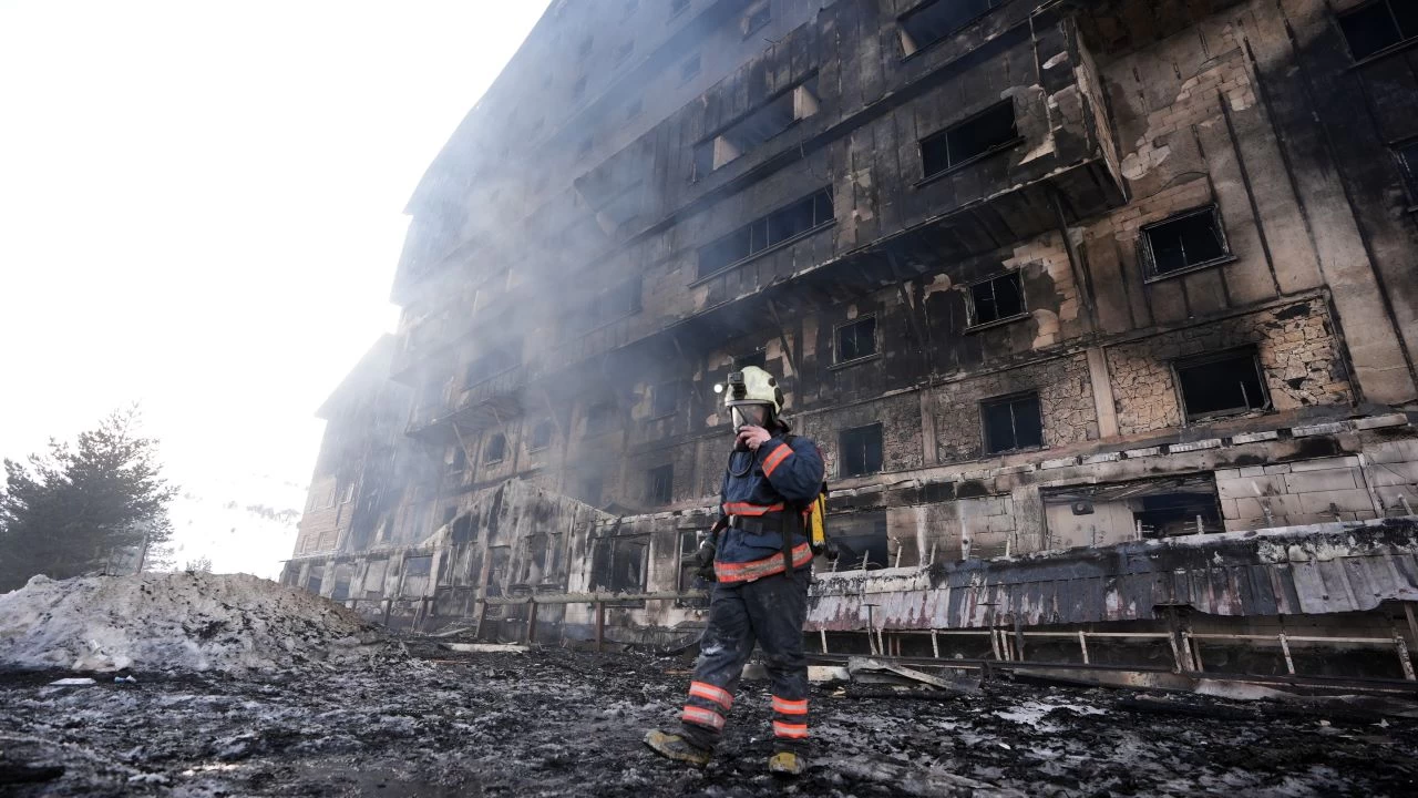 Grand Kartal Otel'de arama kurtarma i�lemleri tamamland�