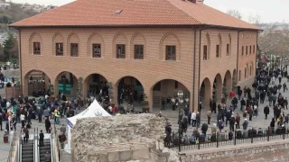 Hac Bayram Camii'nde gn boyu younluk