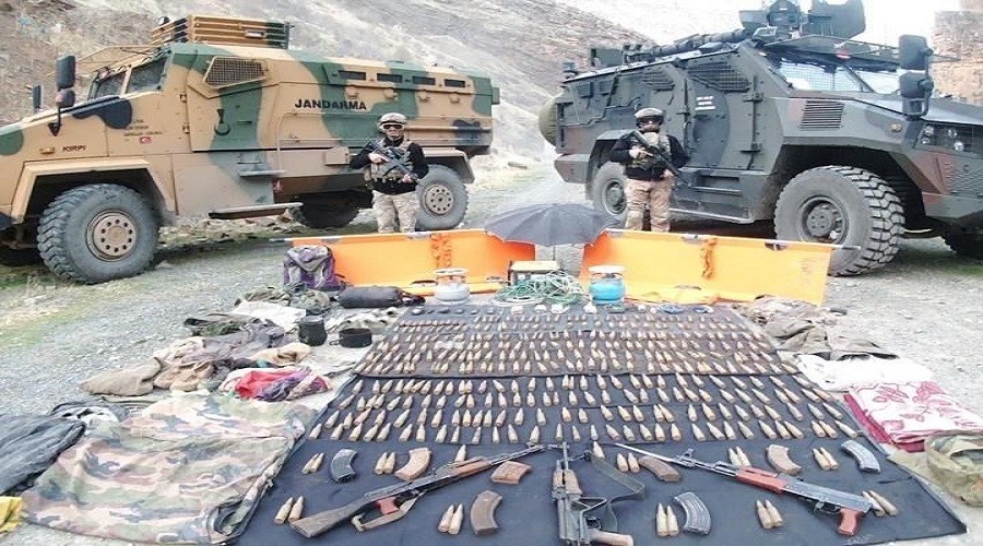 Hakkari'de silah ve mühimmat ele geçirildi
