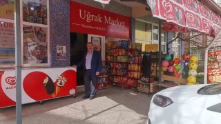 Hayırsever, bakkalın veresiye defterindeki borçları ödedi
