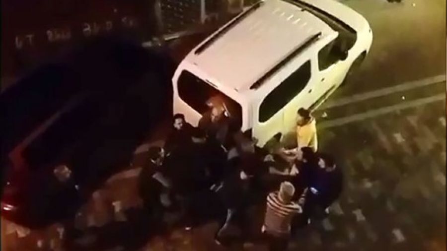 Hırsızı yakalayıp dövdüler, sonra polise teslim ettiler