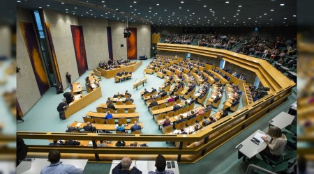 Hollanda'dan Türklere zorunlu 'uyum sınavı'
