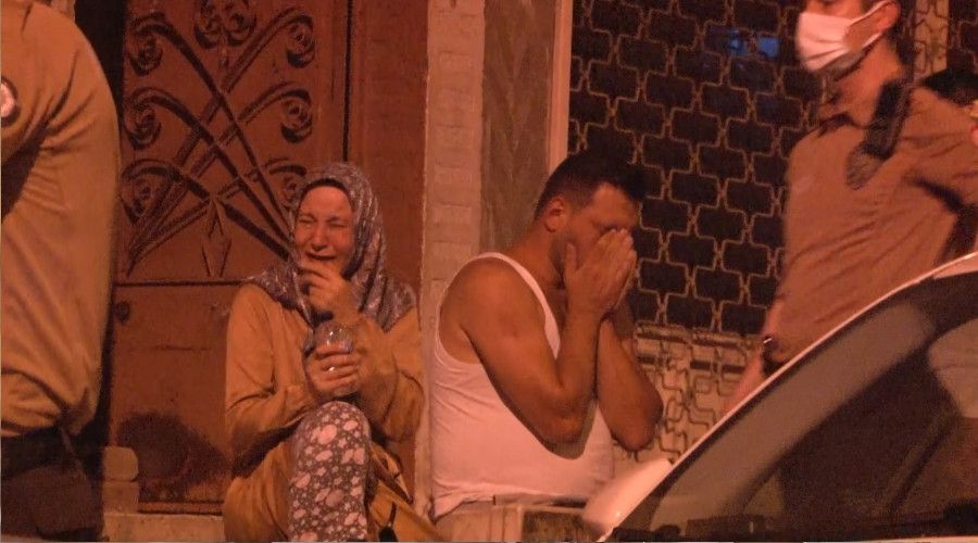 �ki bina aras�ndaki bo�lu�a d��en kad�n hayat�n� kaybetti