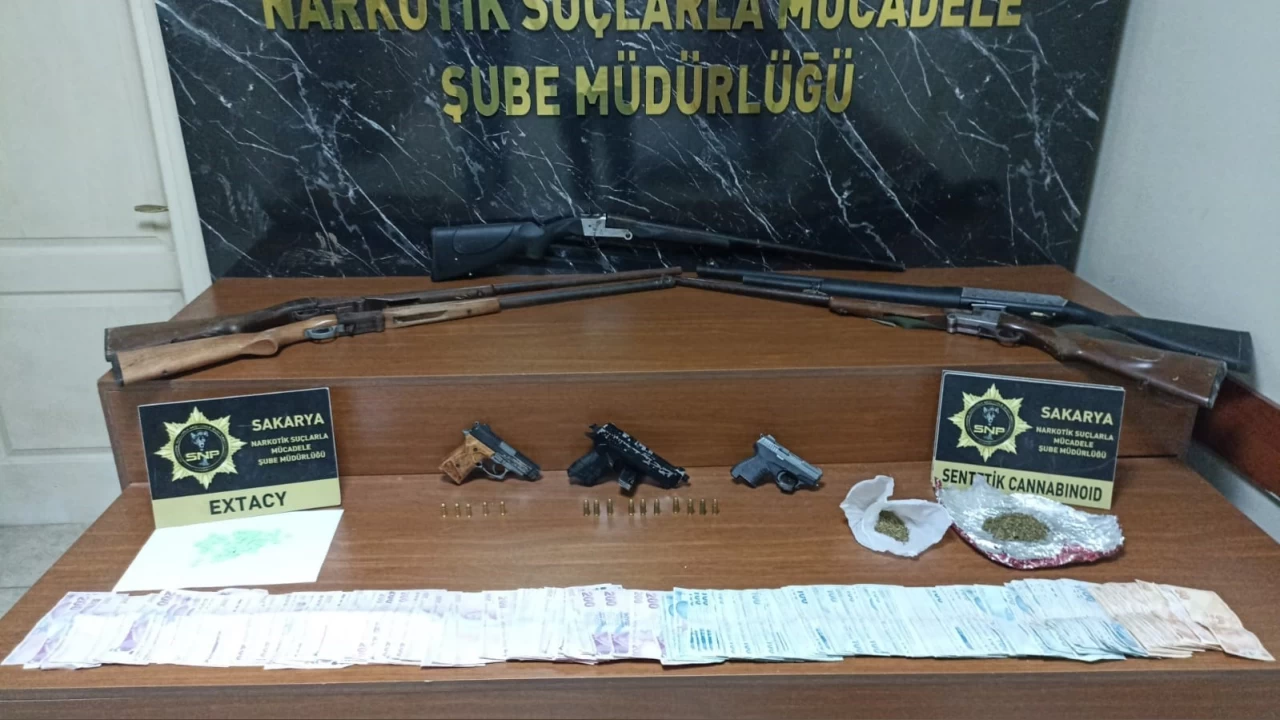 �ki il�ede 6 ayr� uyu�turucu operasyonu: 14 g�zalt�