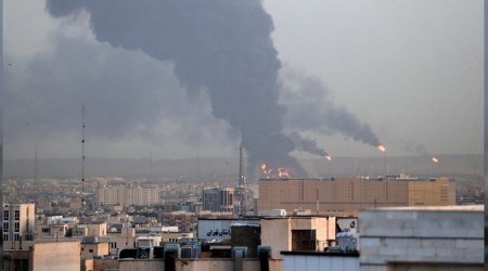 İran'da petrol rafinerisinde yangın çıktı