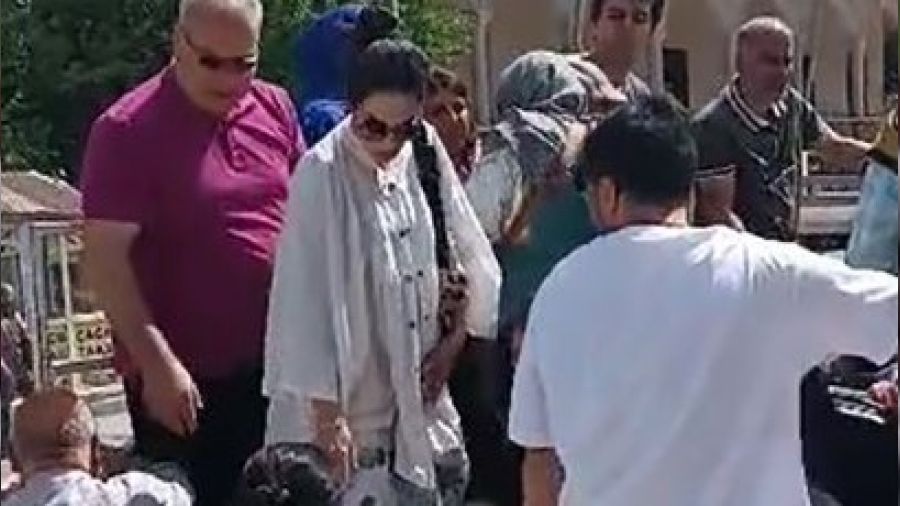 �ranl� turistleri kamyonet kasas�nda ta��m��lar