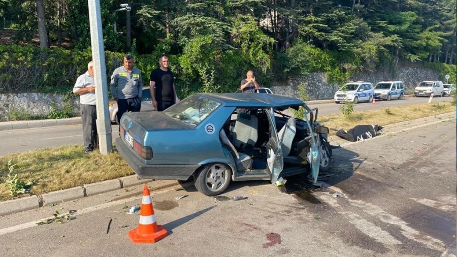Isparta'da otomobiller çarpıştı: 1 ölü, 7 yaralı