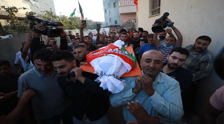 �srail askerleri bir fidana daha k�yd�lar