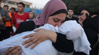 İsrail Gazze Şeridi'nde sivilleri vurmaya devam ediyor: 20 ölü