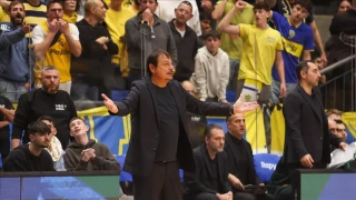 �srail'de, Ergin Ataman'a yap�lan �irkin sald�r� i�in komik ceza