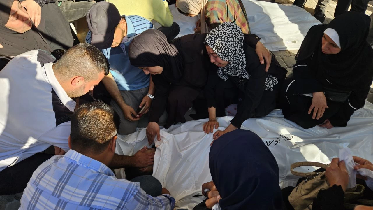 İsrail'in Gazze'ye saldırılarında can kaybı 52 bin 653'e çıktı