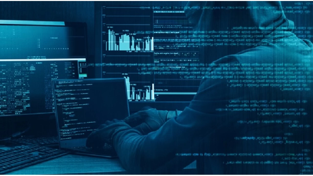 �stanbul merkezli 17 ilde siber operasyonu: 27 g�zalt�