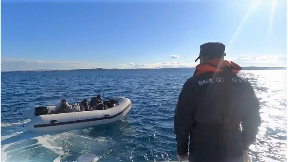 �zmir'de 43 ka�ak g��men yakaland�