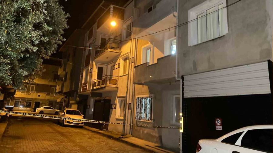 �zmir'de bir �ah�s, e�ini �ld�r�p intihar etti