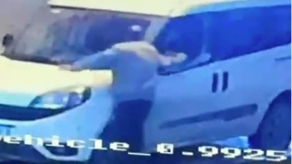 �zmir'de park halindeki ara�lara sald�r� kamerada