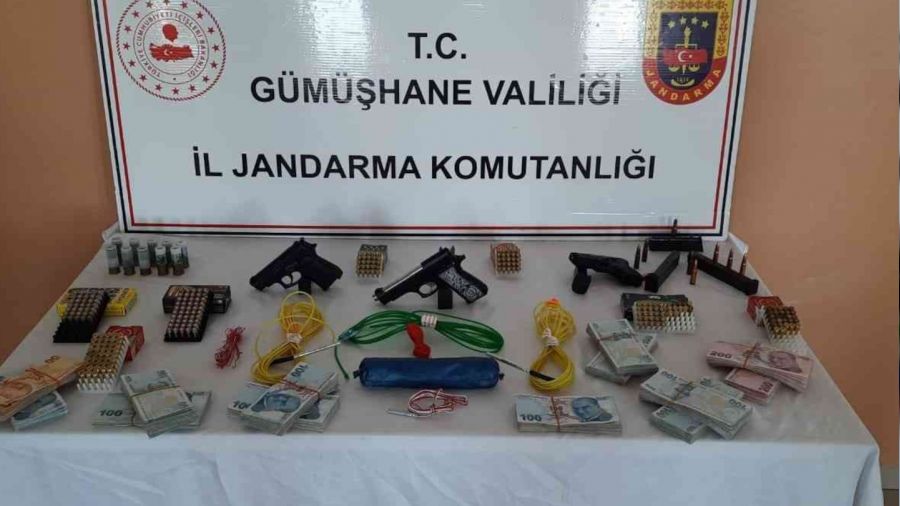 Kaçak silah şüphelisi baba oğlun evinden dinamit çıktı