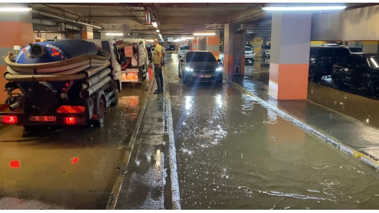 Kadky'de su borusu patlad: AVM otopark gle dnd