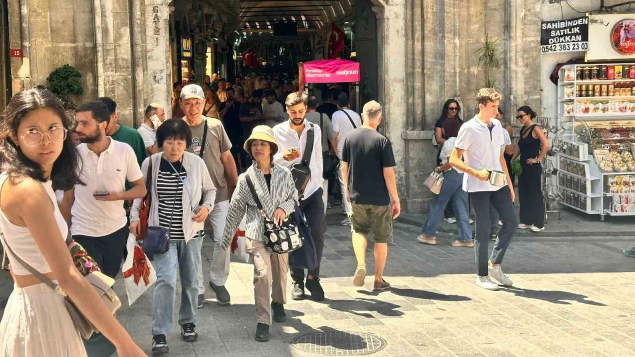 Kapalar yln ilk 6 aynda 5 milyon turist arlad