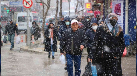 Kar, Elazığ'ı etkisi altına aldı