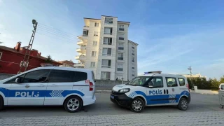 Karaman'da 5'inci kattan den retmen hayatn kaybetti