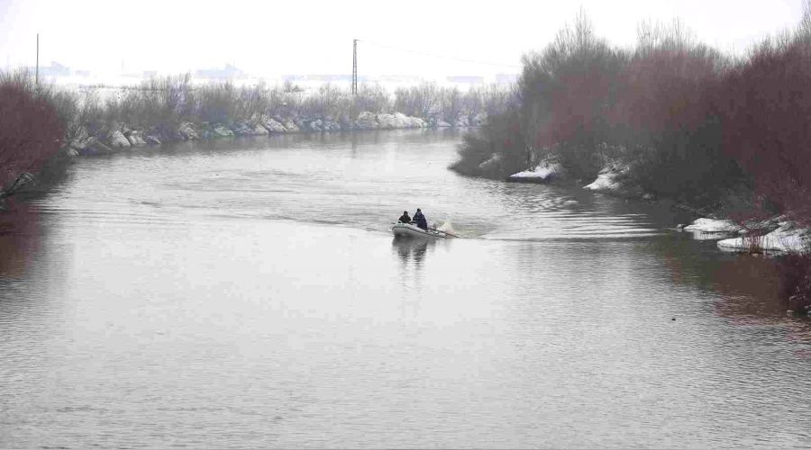 Karasu Nehri'ne d��en gen� k�z hala bulunamad�