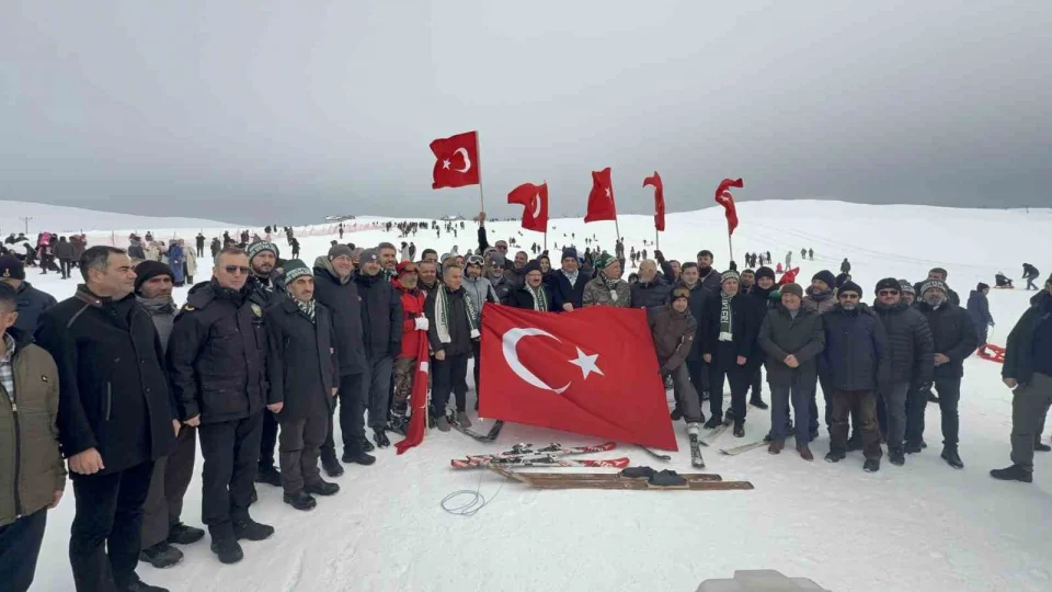 Kayakseverler Başçiftlik'e akın etti