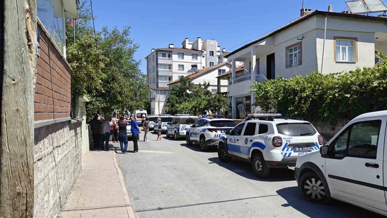 Kayseri'de 76 yaşındaki şahıs üvey kızını ağır yaralayıp, intihar etti