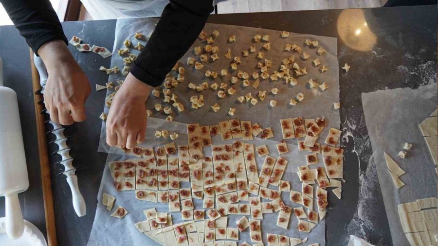 Keçiören'de ödüllü mantı bükme yarışması düzenlendi