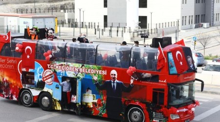 Keçiören’de üstü açık otobüsle 23 Nisan coşkusu