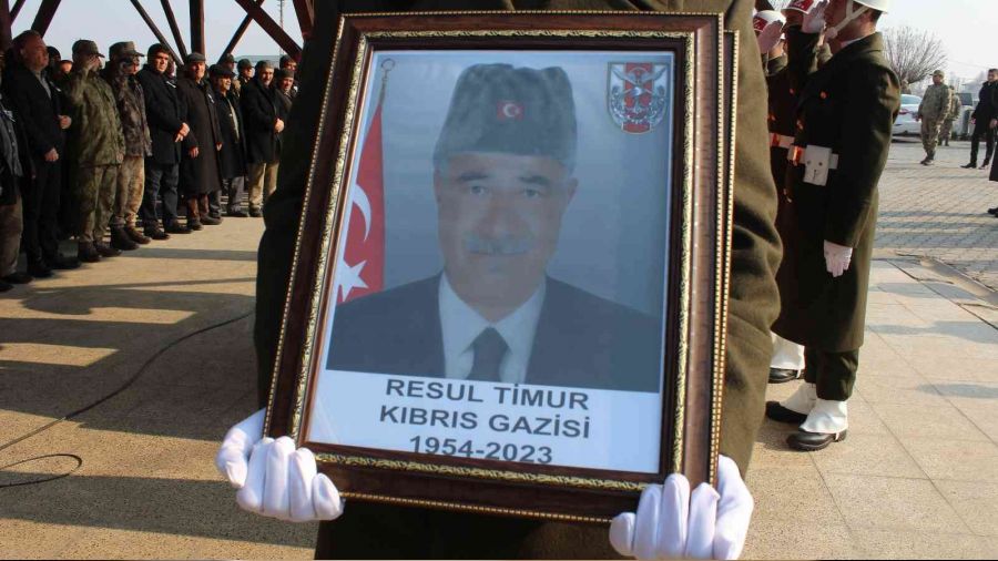 Kıbrıs Gazisi toprağa verildi