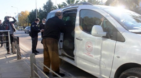 Korona riskli vatandaş tramvaya binerken yakalandı