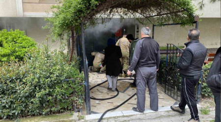 Küçükçekmece'de yangın paniği: 1 kadın ağır yaralandı