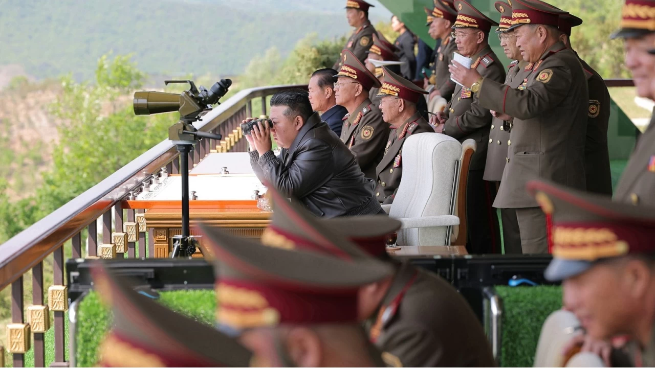 Kuzey Kore lideri Kim tatbikat denetledi