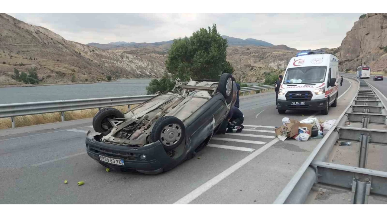 Lastiği kopan otomobil takla attı