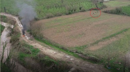 Lastik yakan çocuklar drone'u görünce arkalarına bakmadan kaçtılar