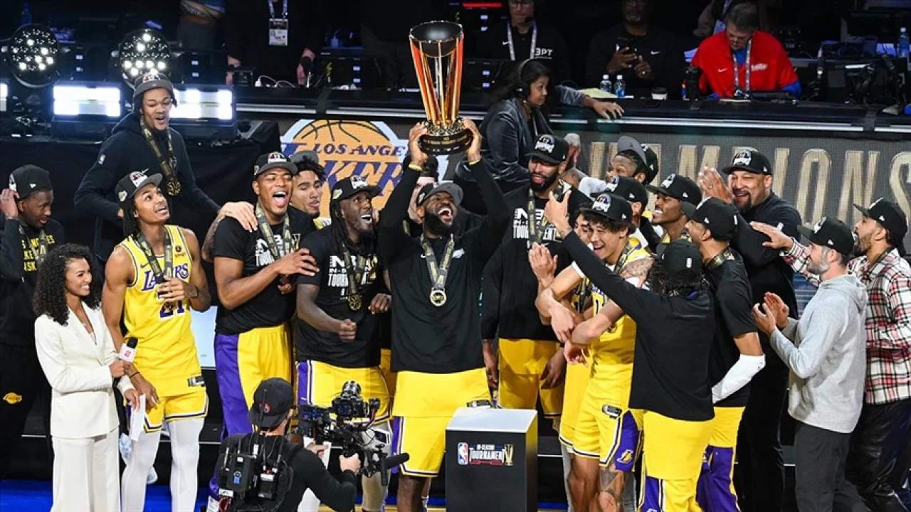 LeBron yldzlat, Lakers ampiyon oldu 