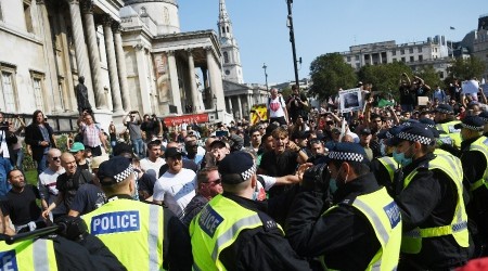 Londra'da karantina karşıtı protesto