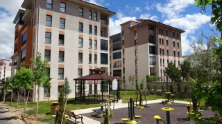 Malatya'da 18 ya��ndaki gen� k�z parkta as�l� bulundu