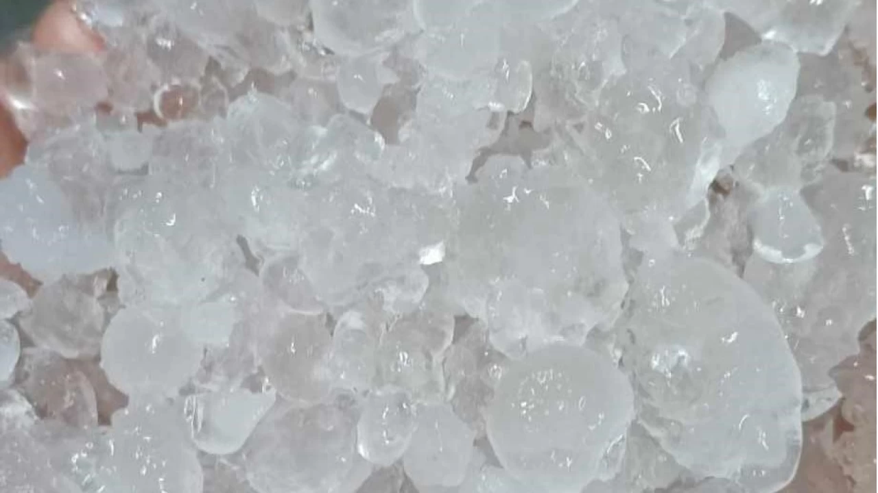 Manisa'da ceviz büyüklüğünde dolu yağdı